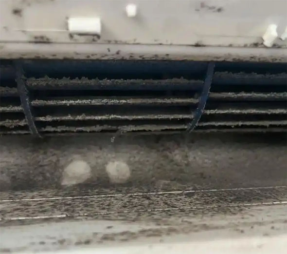 忠县空调吹的风有股烧焦味是怎么回事